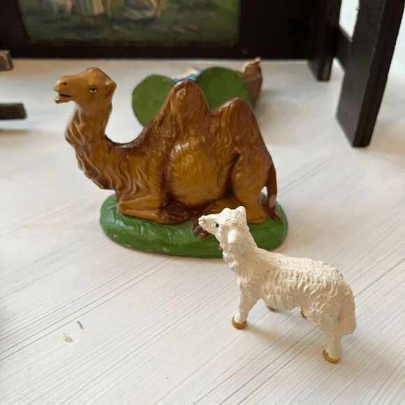 Vintage 50s Italian-Made Nativity Set Wooden Stable Painted Paper Figurines - Picture 11 of 12